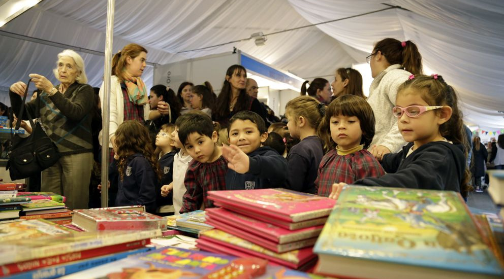 Una multitud visitó la primera feria federal del libro de Alte. Brown